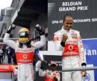 Lewis Hamilton Spa-Francorchamps, Belçika Grand Prix 2010 at zaferini kutluyor